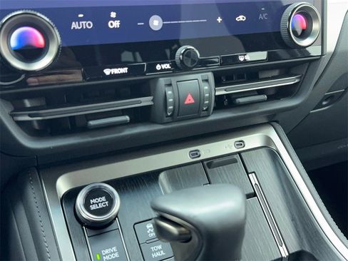 Used 2024 Lexus GX 550 image 31