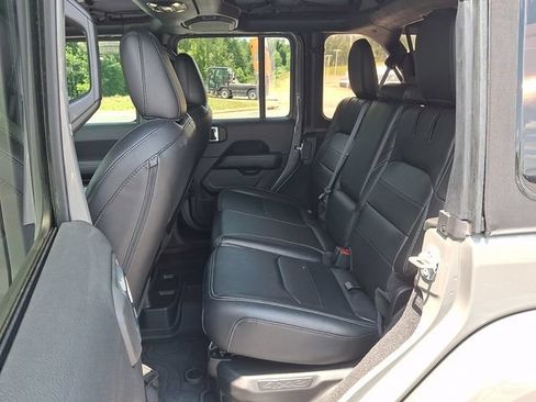 Used 2023 Jeep Wrangler Unlimited Sahara AWD/4WD image 10