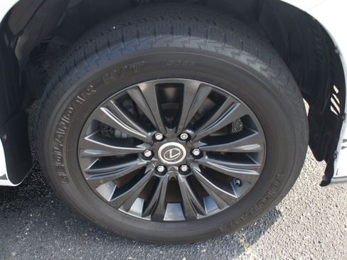 Used 2021 Lexus GX 460 Luxury w/ Sport Design Package AWD/4WD image 27