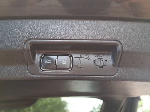 Used 2022 Ford Explorer XLT w/ Equipment Group 202A AWD/4WD image 8