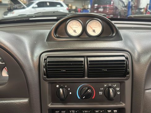 Used 2002 Ford Mustang GT RWD image 22