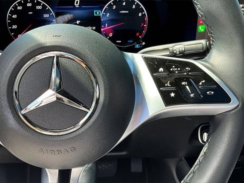 Used 2025 Mercedes-Benz GLB 250 4MATIC image 21