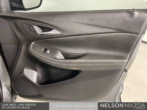Used 2025 Buick Encore GX Preferred FWD image 21