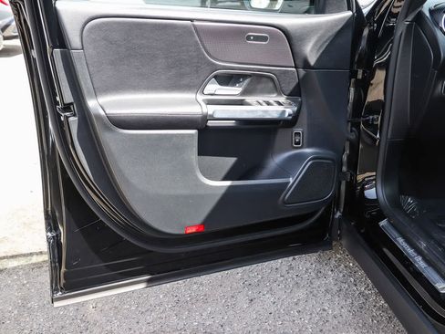 Used 2022 Mercedes-Benz GLB 250 w/ Premium Package Lite image 12