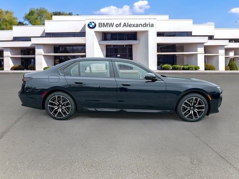 New 2026 BMW i7 xDrive60 AWD/4WD image 8