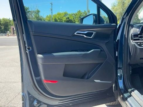 Certified 2025 Kia Sportage EX AWD/4WD image 4
