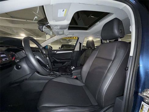 Used 2019 Volkswagen Jetta image 2