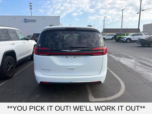 Used 2022 Chrysler Pacifica Touring-L FWD image 5