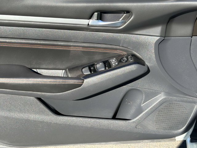 Certified 2023 Nissan Altima 2.5 SR FWD image 11