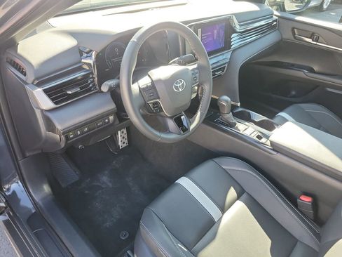 Used 2025 Toyota Camry SE image 17