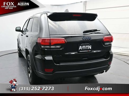 Used 2018 Jeep Grand Cherokee Laredo AWD/4WD image 15