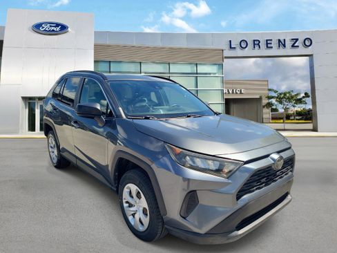 Used 2019 Toyota RAV4 LE FWD image 3
