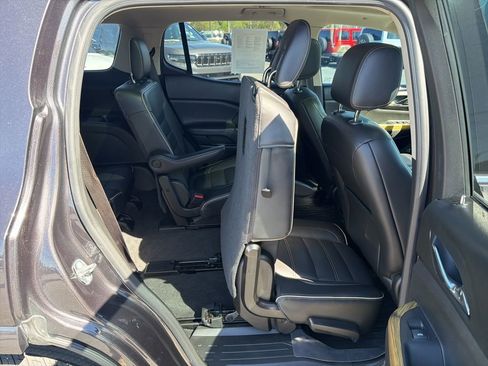 Used 2018 GMC Acadia Denali w/ Technology Package FWD image 18