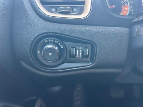 Used 2016 Jeep Renegade 75th Anniversary FWD image 21