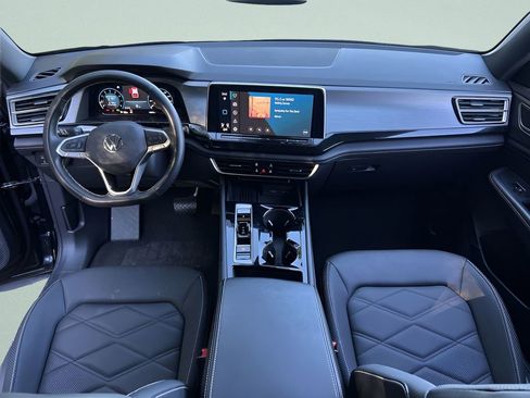 Used 2025 Volkswagen Atlas Cross Sport SE image 21