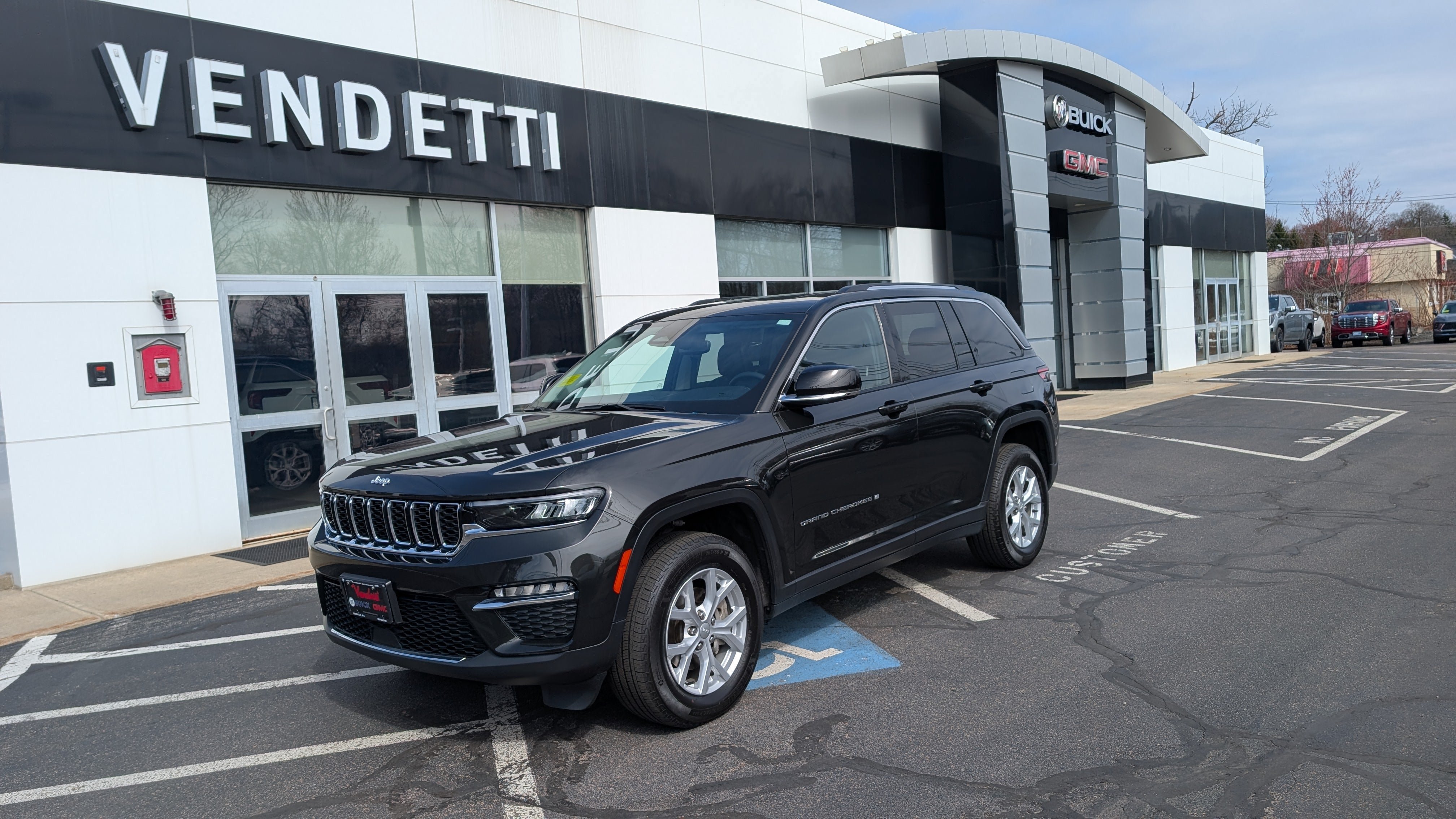 Used 2024 Jeep Grand Cherokee Limited AWD/4WD image 1