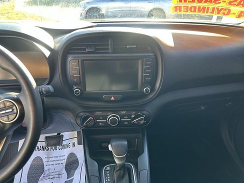 Used 2023 Kia Soul LX FWD image 19