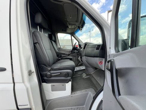 Used 2013 Mercedes-Benz Sprinter 2500 image 12