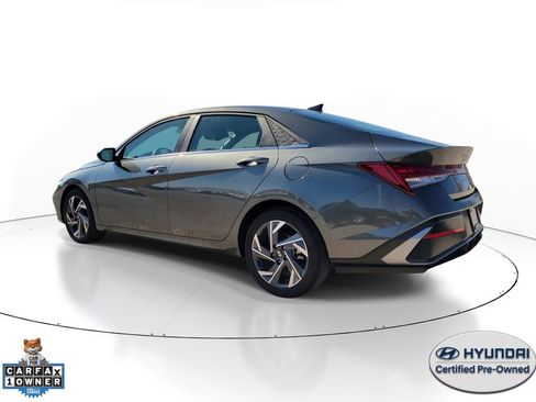 Used 2025 Hyundai Elantra SEL FWD image 3