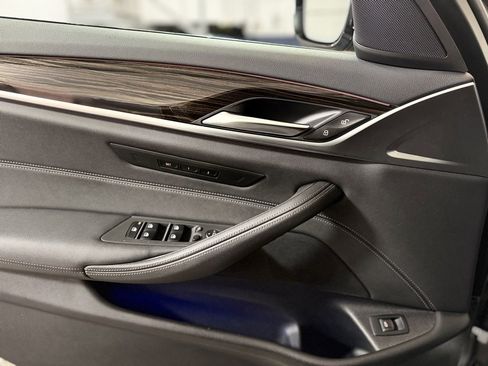 Used 2023 BMW 530i xDrive w/ Convenience Package image 21