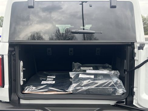 New 2026 Ford Bronco Outer Banks w/ Sasquatch Package image 21