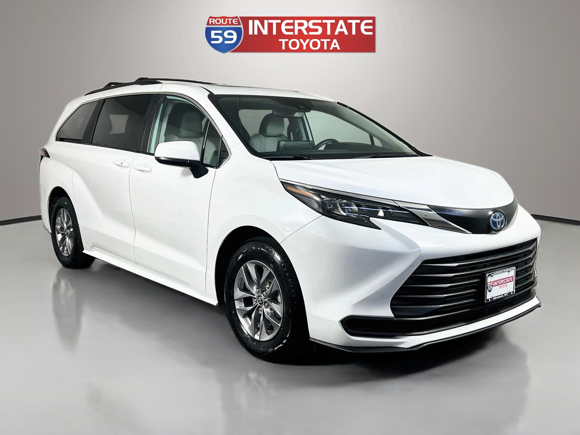 Certified 2024 Toyota Sienna LE w/ LE Plus Package AWD/4WD image 1