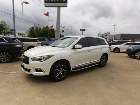 Used 2019 INFINITI QX60 Luxe w/ Essential Package image 2
