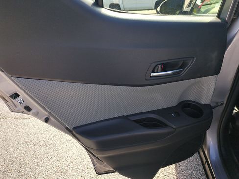 Used 2019 Toyota C-HR XLE FWD image 27