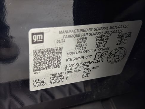 Used 2024 Chevrolet Suburban Z71 w/ Luxury Package AWD/4WD image 43
