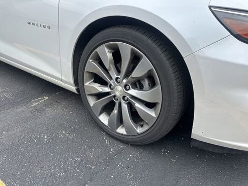 Used 2016 Chevrolet Malibu Premier w/ Driver Confidence Package FWD image 3