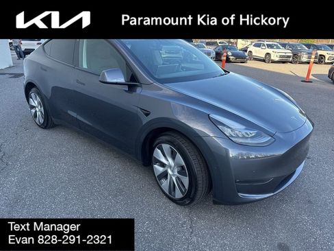 Used 2022 Tesla Model Y Long Range image 3