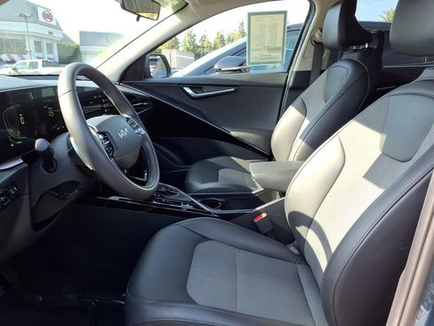 Certified 2024 Kia Niro EX FWD image 8