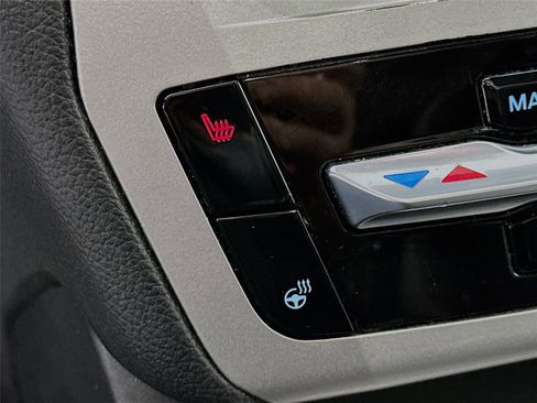 Used 2022 Ford Explorer XLT w/ Equipment Group 202A image 16