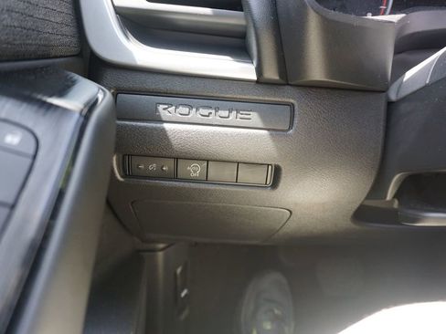 Used 2023 Nissan Rogue S image 5