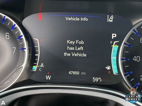 Certified 2025 Chrysler Pacifica Limited image 19