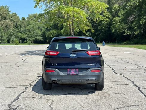 Used 2016 Jeep Cherokee Sport AWD/4WD image 6
