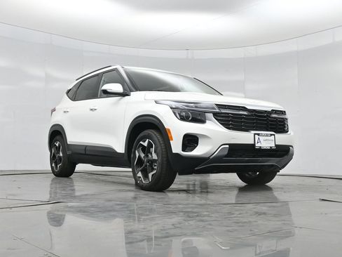 New 2026 Kia Seltos S FWD image 2