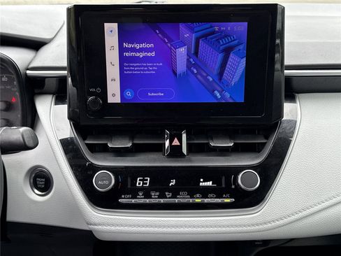 Used 2023 Toyota Corolla SE FWD image 4