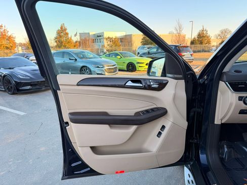 Used 2018 Mercedes-Benz GLS 450 4MATIC w/ Premium Package image 16