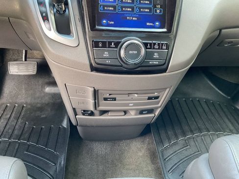 Used 2014 Honda Odyssey Touring Elite image 32