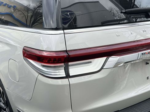 Used 2023 Lincoln Navigator L Reserve image 9