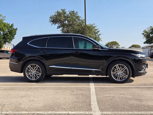 Used 2023 Acura MDX SH-AWD w/ Advance Package image 3