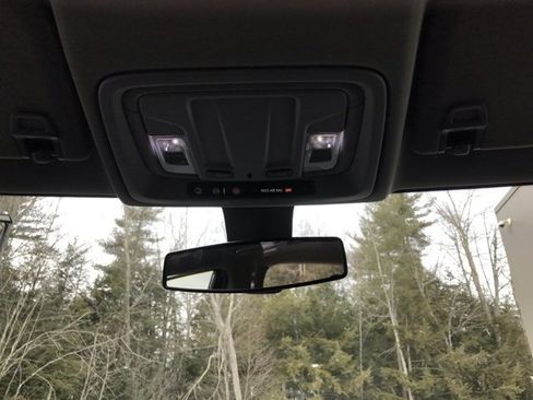 Used 2020 Chevrolet Silverado 1500 Custom w/ Custom Value Package image 10