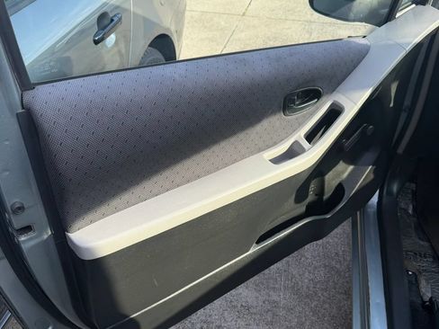 Used 2009 Toyota Yaris S FWD image 3