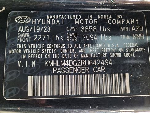 Used 2024 Hyundai Elantra SEL FWD image 33