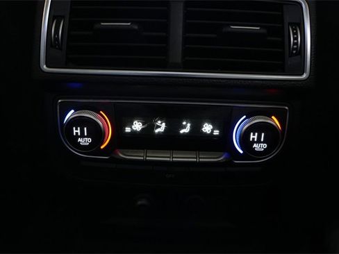 Used 2018 Audi Q7 3.0T Prestige image 20