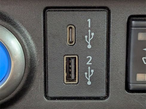 Used 2022 Nissan Leaf SV image 15