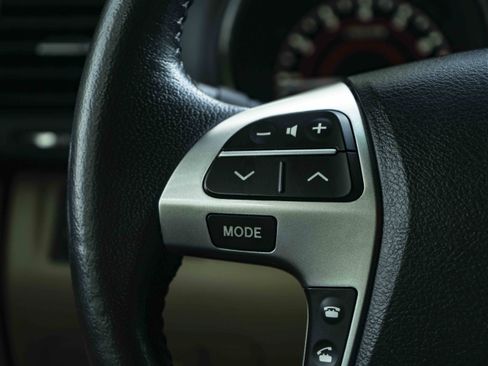 Used 2012 Toyota Highlander Limited FWD image 20
