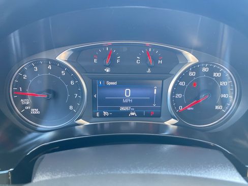 Used 2024 GMC Terrain SLE image 2