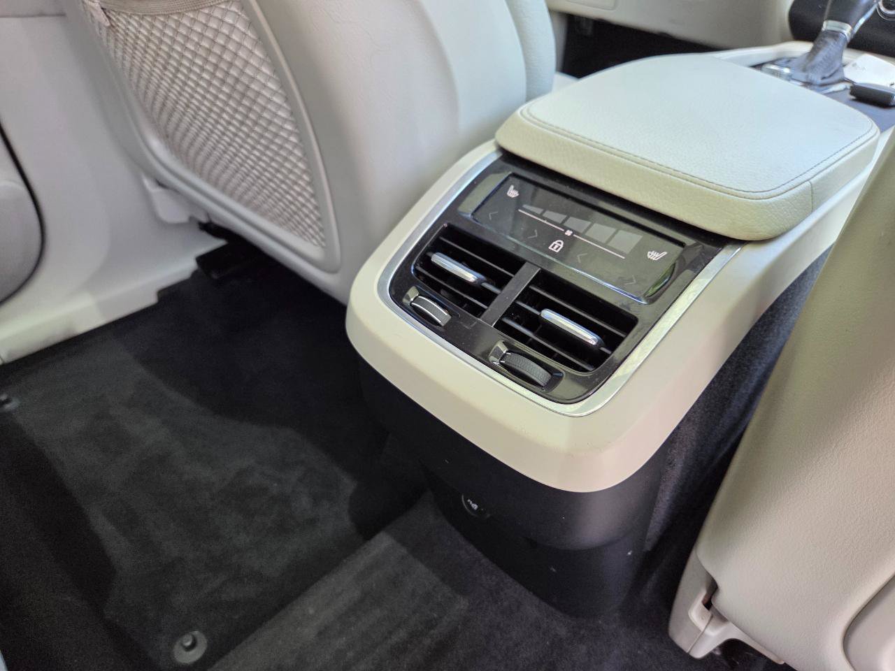 Used 2020 Volvo XC90 T5 Momentum w/ Protection Package Premier AWD/4WD image 29